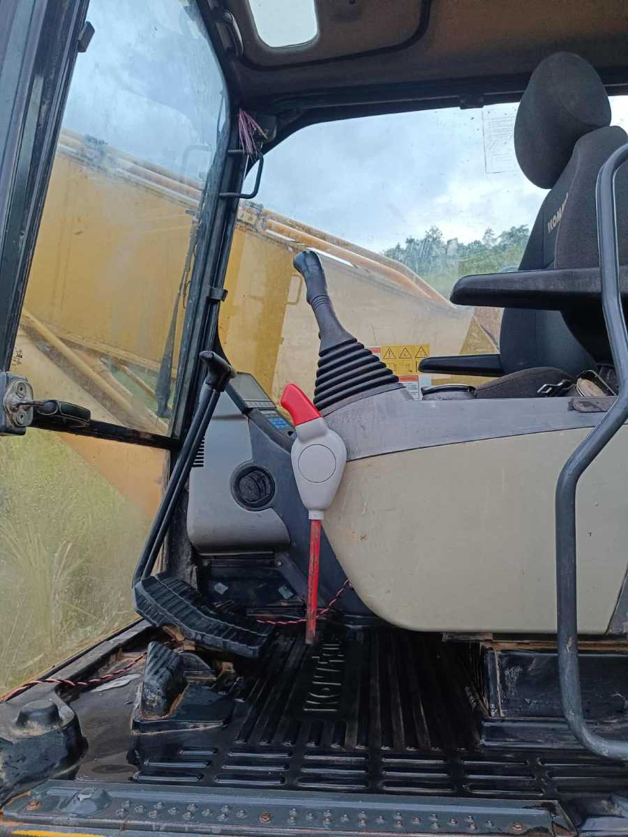 Komatsu Excavator PC270LC-8