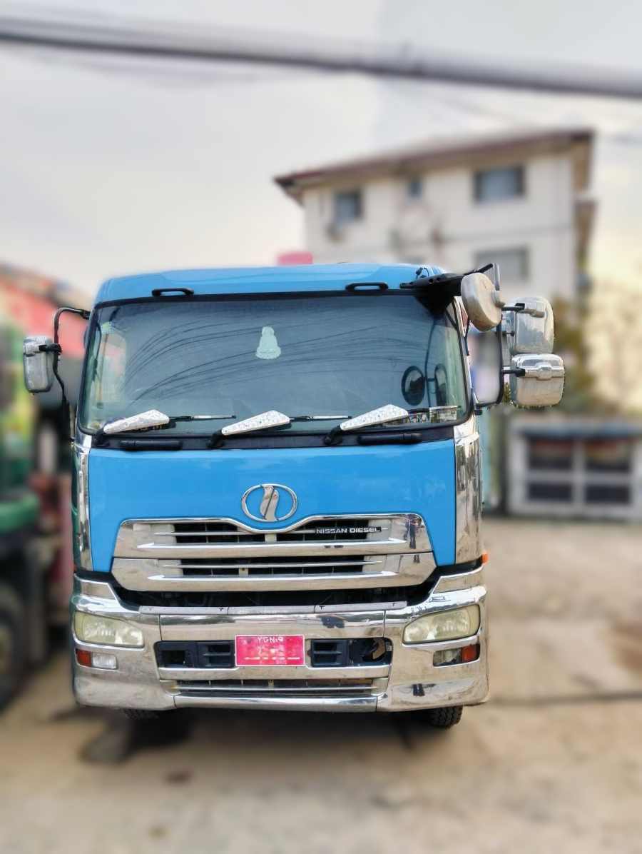 Nissan Diesel Cargo Truck Crane