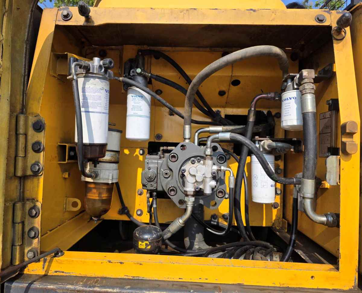VOLVO Excavator EC210