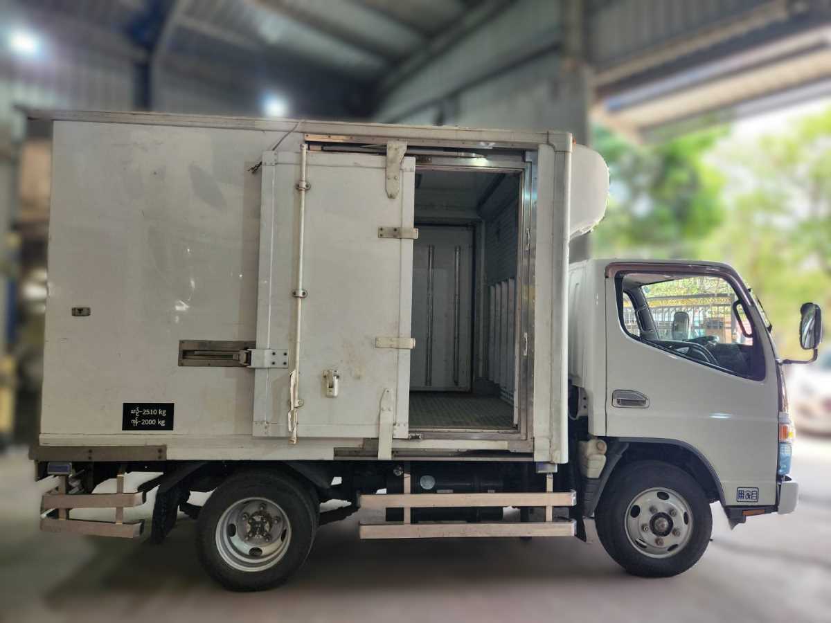 MITSUBISHI FUSO CANTER Reefer Box FE70D