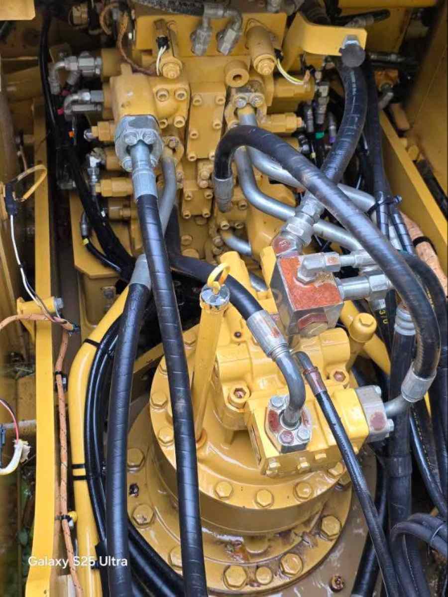 CATERPILLAR Excavator 320E