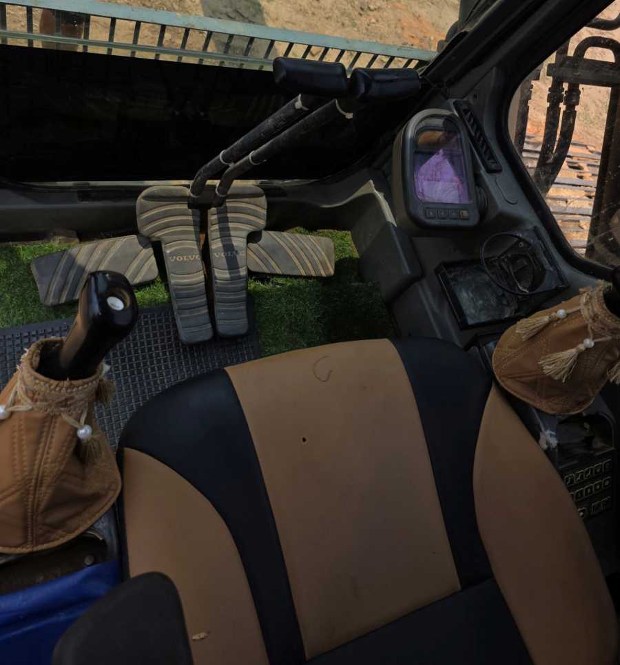 VOLVO Excavator EC210