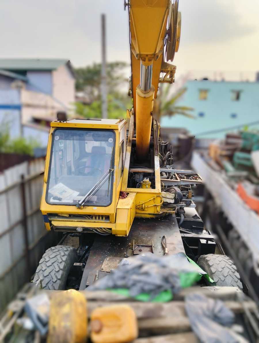 KATO Rough Terrain Crane KR-25H-V2
