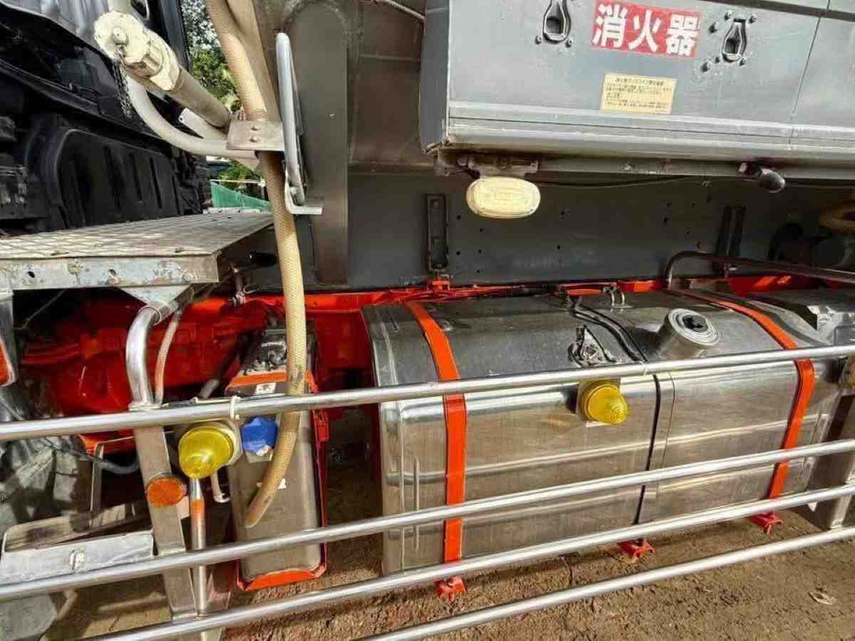 MITSUBISHI FUSO Fuel Bowser Truck (3200 Gallons)