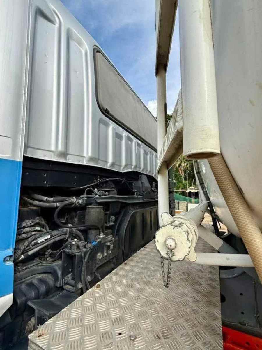 MITSUBISHI FUSO Fuel Bowser Truck (3200 Gallons)