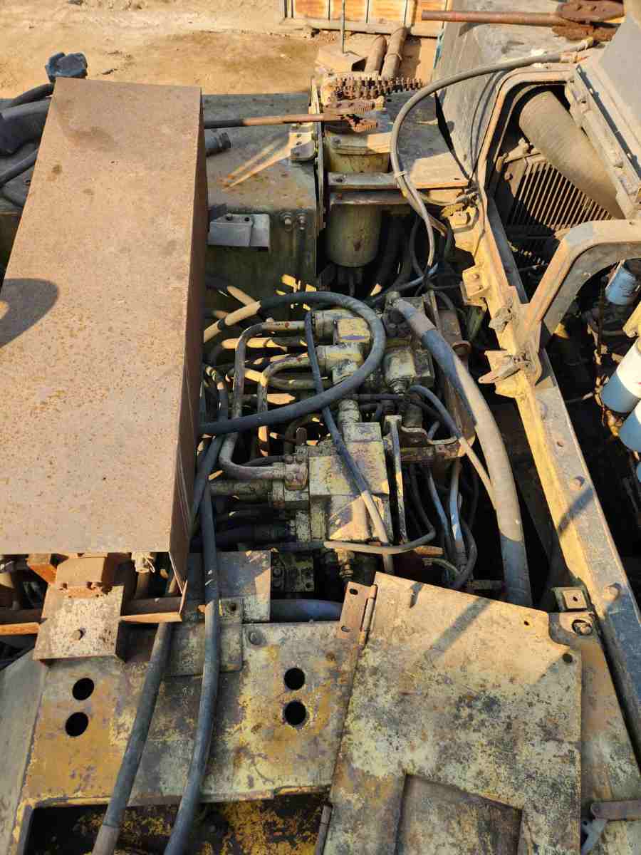 KOMATSU Excavator PC750LC (75 Tons)