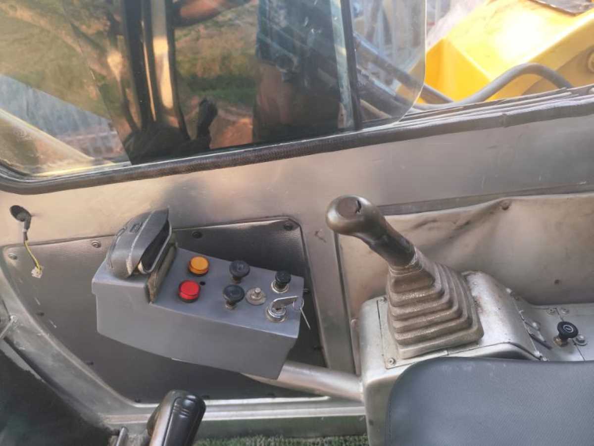 Hyundai Excavator R80-7